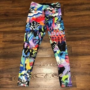 REEBOK SIZE SMALL GRAFFITI LEGGING
